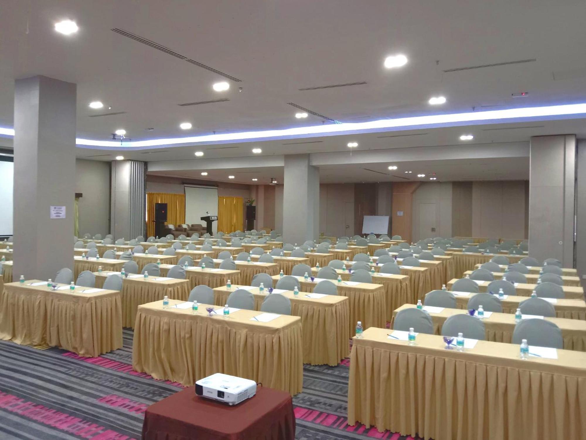 Langkasuka Express Hotel กัวห์ ภายนอก รูปภาพ