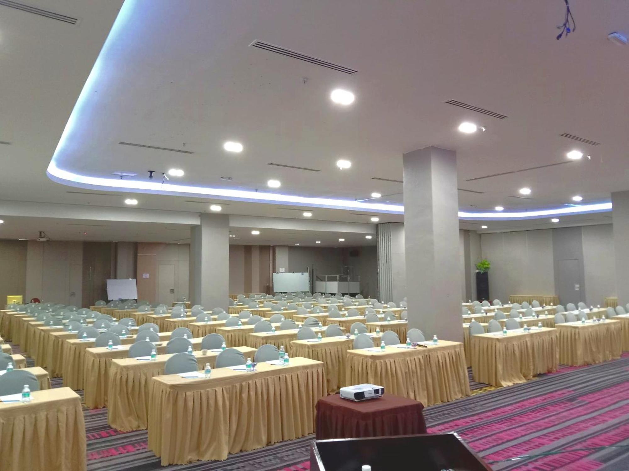 Langkasuka Express Hotel กัวห์ ภายนอก รูปภาพ